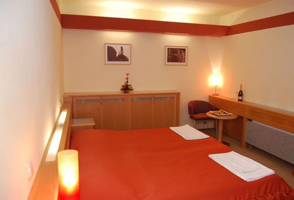 Hotel Maria ออสตราวา ภายนอก รูปภาพ