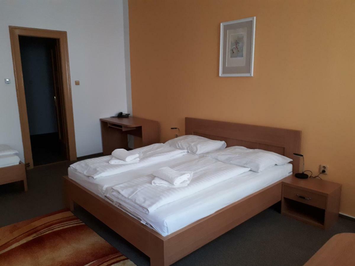 Hotel Maria ออสตราวา ภายนอก รูปภาพ